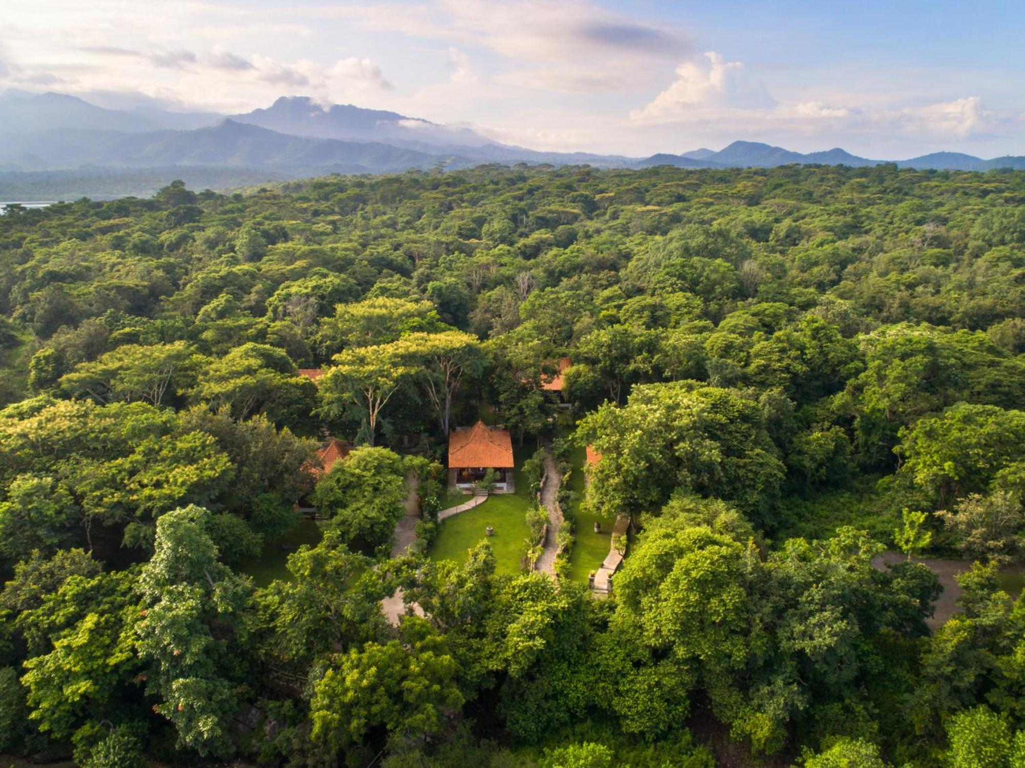 Plataran Menjangan Resort And Spa - Chse Certified Banyuwedang Exteriör bild
